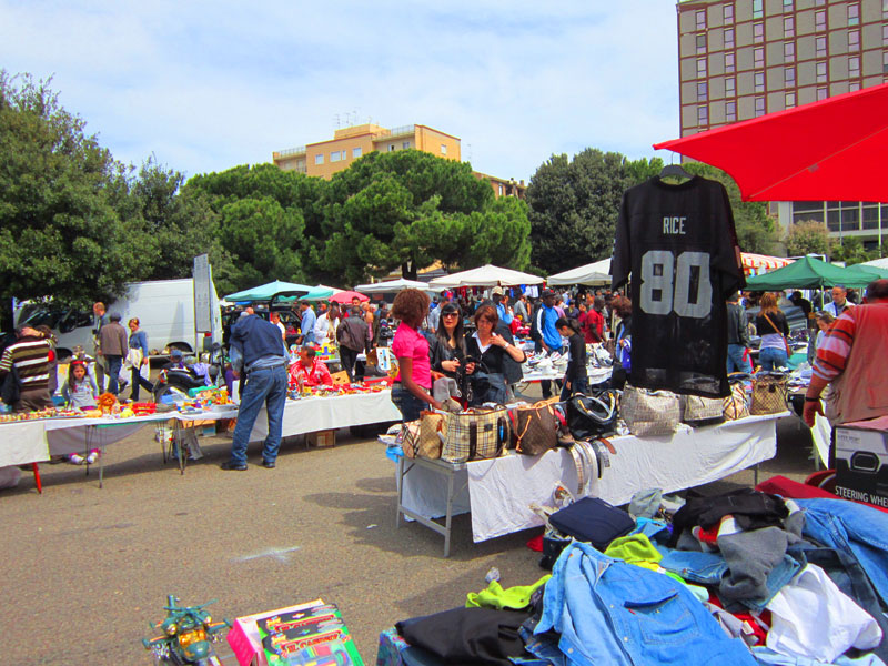 Cagliari - Mercatino viale Trento