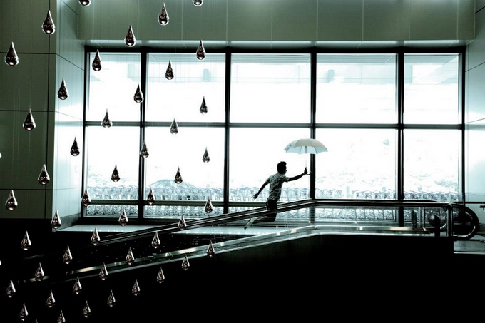 Le persone levitanti di Jeff Cheong e Jayden Tan