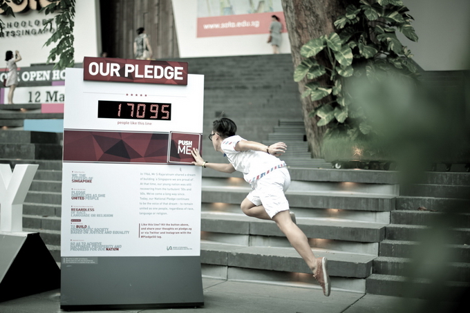 Le persone levitanti di Jeff Cheong e Jayden Tan