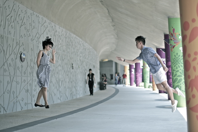 Le persone levitanti di Jeff Cheong e Jayden Tan
