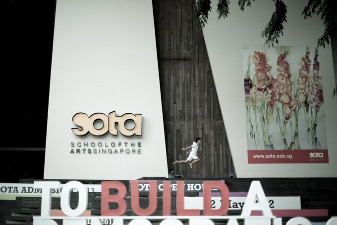 Le persone levitanti di Jeff Cheong e Jayden Tan