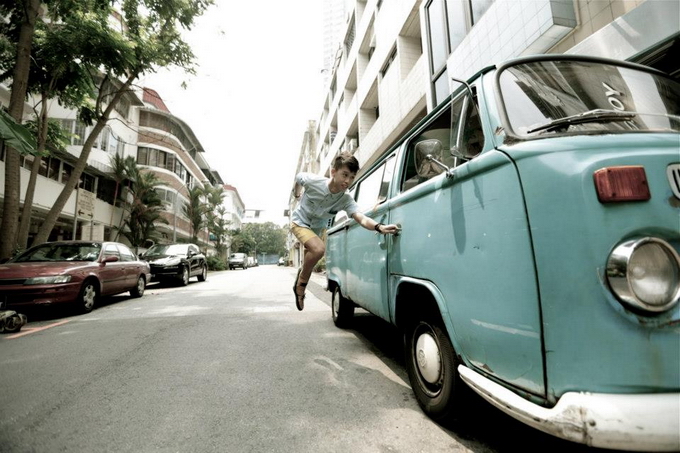 Le persone levitanti di Jeff Cheong e Jayden Tan