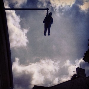 La statua di Freud appeso - by David Cerny