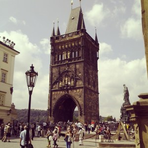 Porta di ingresso al Ponte Carlo