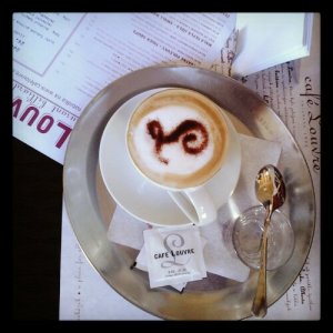 Cappuccino al Café Louvre