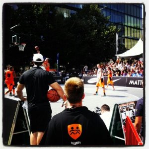 Torneo di basket a 3 in piazza Venceslao