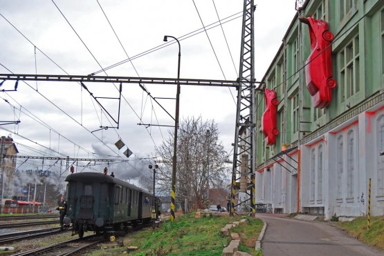 David Cerny - Červená auta