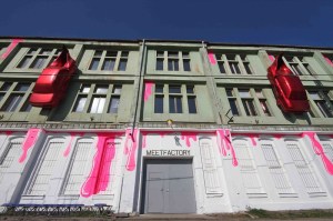 David Cerny - Červená auta