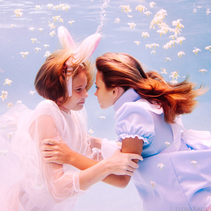 Elena Kalis - Alice in waterland