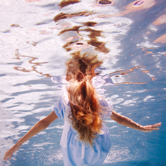 Elena Kalis - Alice in waterland