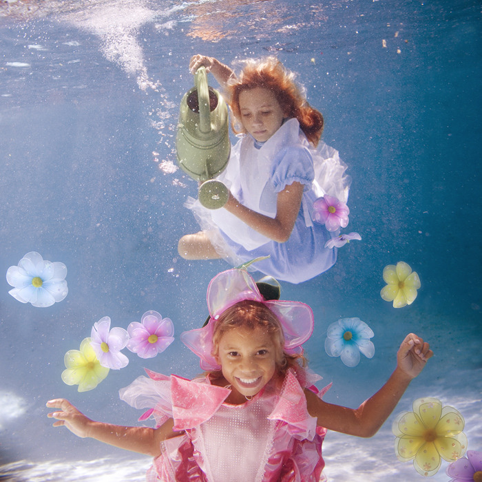 Elena Kalis - Alice in waterland