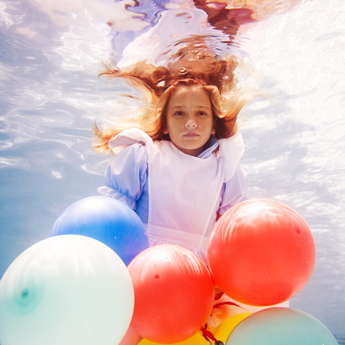 Elena Kalis - Alice in waterland
