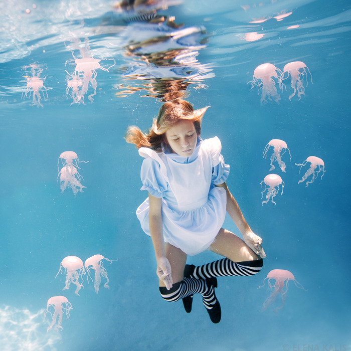 Elena Kalis - Alice in waterland