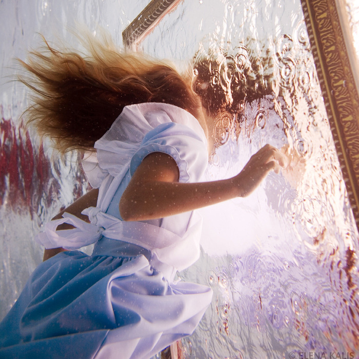 Elena Kalis - Alice in waterland