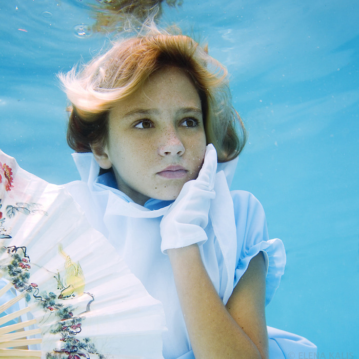 Elena Kalis - Alice in waterland