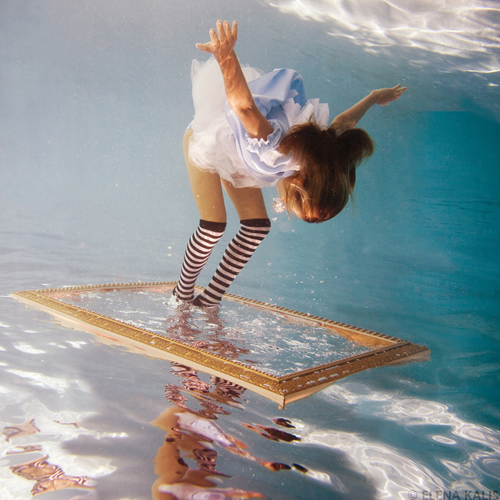 Elena Kalis - Alice in waterland
