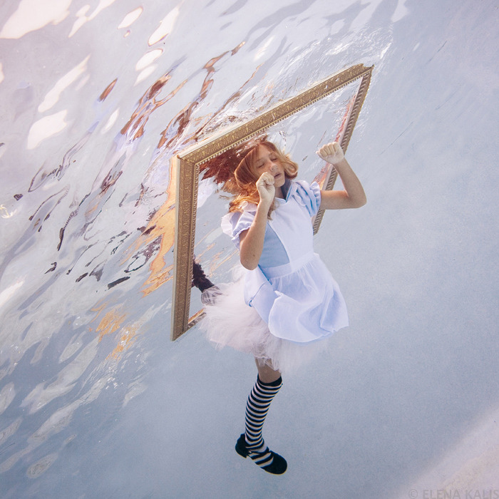 Elena Kalis - Alice in waterland