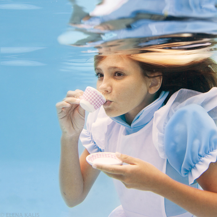 Elena Kalis - Alice in waterland