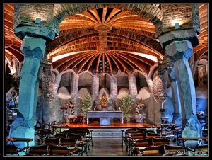 Colonia Güell - Cripta