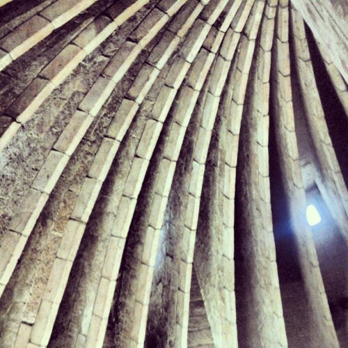 Casa Milà - serie di archi catenari sulla soffitta adibita a museo di Gaudì