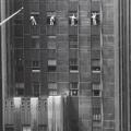 1958 lavavetri sulla 48th Street – New York – Foto di Inge Morath