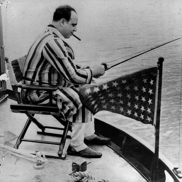 Al Capone pesca sul suo yacht, circa 1931