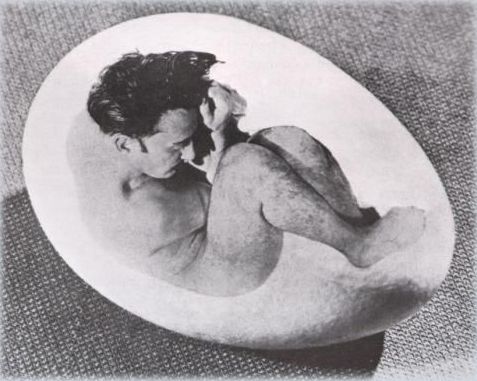 Halsman Dalì - Dalì in un uovo, 1942