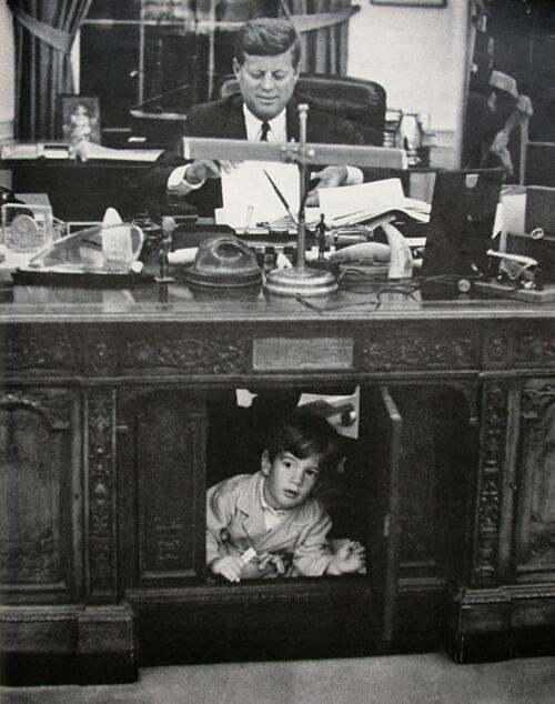 JFK e JFK, Jr. nello studio ovale