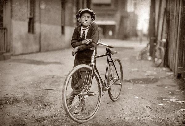 Fattorino per la Mackay Telegraph Company, Waco, Texas, 1908 - Fotografia di Lewis Hine