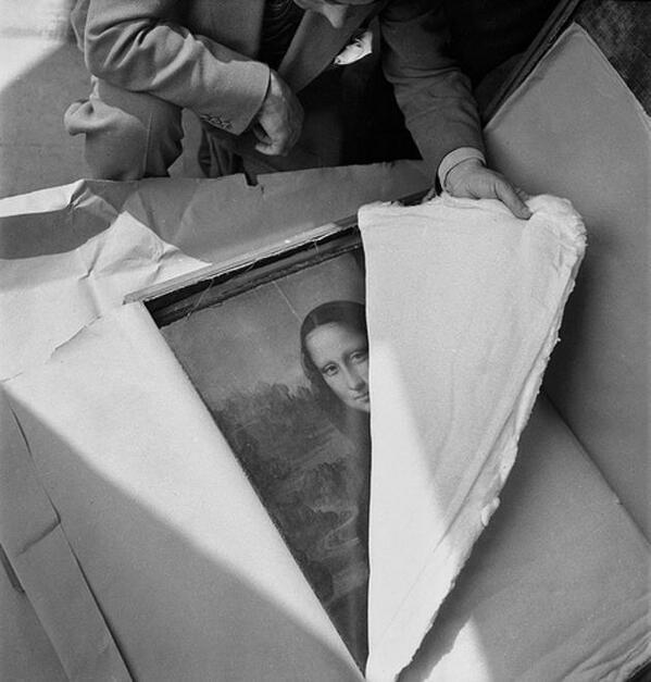 La Gioconda riportata al Louvre di Parigi dopo la seconda guerra mondiale. 1945