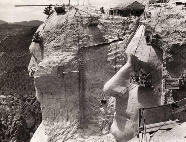 Il monumento del Monte Rushmore in costruzione, 1939