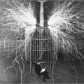 Nikola Tesla nel suo laboratorio, 1899