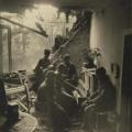 Soldati russi che suonano il pianoforte in una casa distrutta a Berlino, 1945