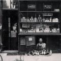 The smallest shop in London – c. 1900