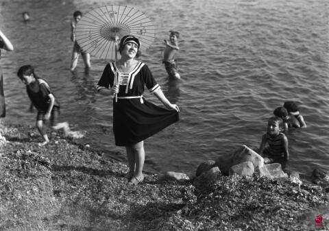 Abbigliamento da spiaggia nel 1921