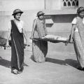 Donne barella a Mumbai durante la seconda guerra mondiale