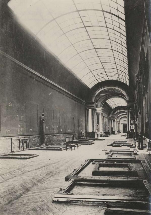 Museo del Louvre . La Grande Galerie abbandonata durante la seconda Guerra Mondiale