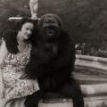 La signora E. Kenneth Hoyt e il suo Gorilla, National Geographic, 1940