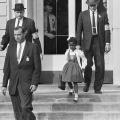 Ruby Bridges, primo afro-americano a frequentare una scuola elementare bianca nel sud. 14 nov 1960