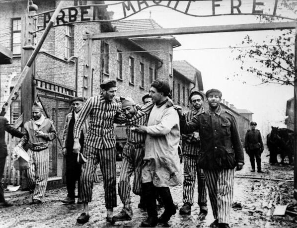 La Liberazione di Auschwitz, 1945. Fotografia di Boris Ignatovich