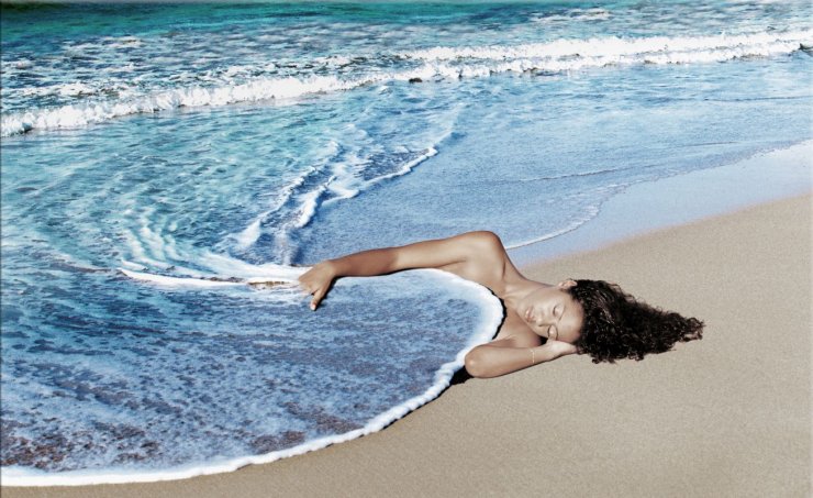 "La dormeuse" del fotografo francese Alain Lacki "La dormeuse" del fotografo francese Alain Lacki