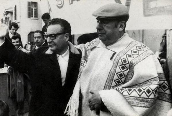 Salvador Allende e il poeta Pablo Neruda negli anni '70. Biblioteca del Congresso Nazionale del Cile