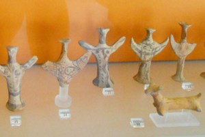 Delfi - statue Dea Madre