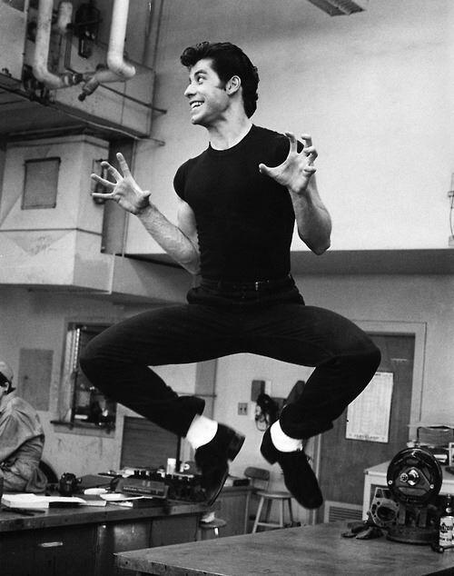 John Travolta sul set di Grease, 1977