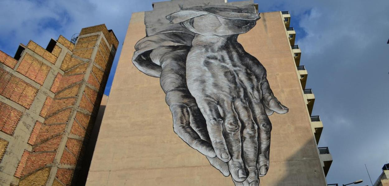 The Praying Hands di Pavlos Tsakonas