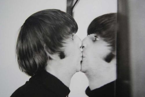 Ringo Starr loves Ringo Starr, 1965 (By Richard Avedon)