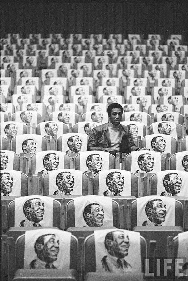 Bill Cosby in un mare di Bill Cosby. 1968 via LIFE.