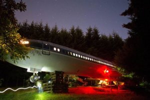 Il Boeing 727 trasformato in casa da Bruce Campbell