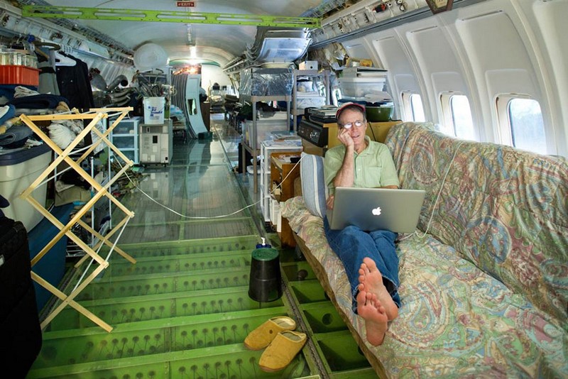 Il Boeing 727 trasformato in casa da Bruce Campbell