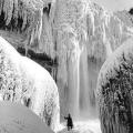 Frozen Niagara Falls during the winter of 1911